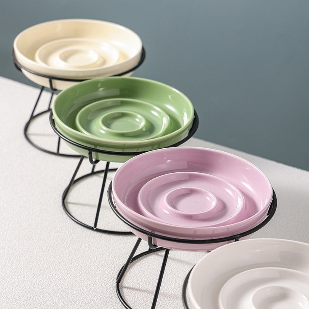 Slow feeder bowl for dogs and cats